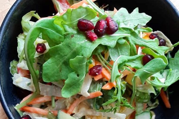 gemischter-salat-mit-granatapfel66CE8D90-C4CD-9C79-2271-9768466AA882.jpg